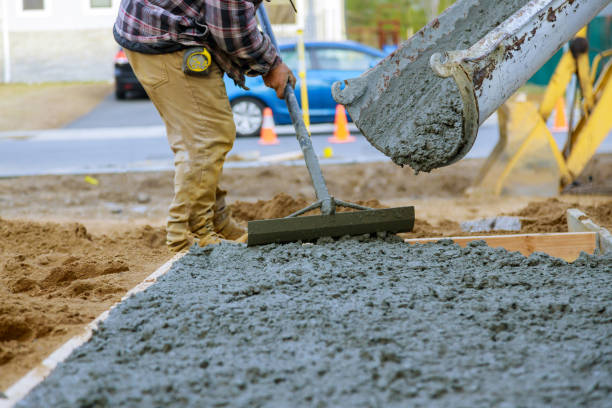Best Concrete Pool Decks in Meiners Oaks, CA